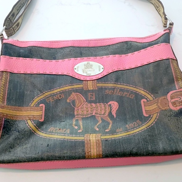 UNIQUE VERY RARE VINTAGE PINK FENDI SELLERIA SPALMATI MESSENGER/CROSS BODY BAG. - Picture 6 of 16